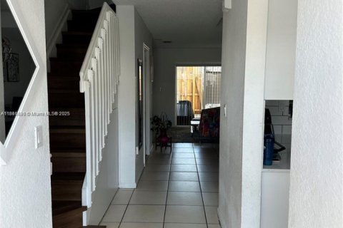 Touwnhouse à louer à Miami, Floride: 3 chambres, 106.84 m2 № 1944699 - photo 2