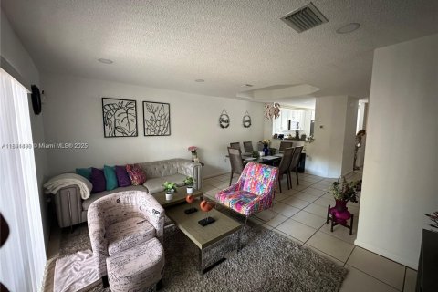 Touwnhouse à louer à Miami, Floride: 3 chambres, 106.84 m2 № 1944699 - photo 6