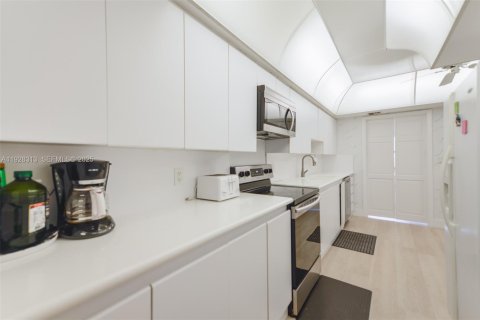 Copropriété à vendre à Lauderdale-by-the-Sea, Floride: 2 chambres, 167.22 m2 № 1988343 - photo 20