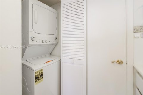 Copropriété à vendre à Lauderdale-by-the-Sea, Floride: 2 chambres, 167.22 m2 № 1988343 - photo 22