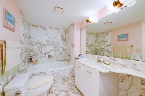 Copropriété à vendre à Lauderdale-by-the-Sea, Floride: 2 chambres, 167.22 m2 № 1988343 - photo 25