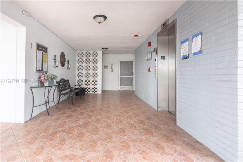 Condominio en venta en North Miami Beach, Florida, 1 dormitorio, 75.44 m2 № 1987194 - foto 25