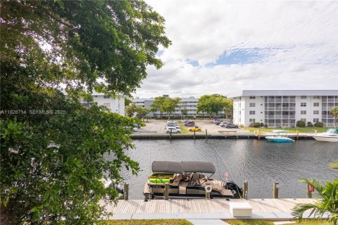 Condominio en venta en North Miami Beach, Florida, 1 dormitorio, 75.44 m2 № 1987194 - foto 12