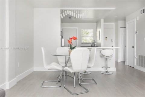 Condominio en venta en North Miami Beach, Florida, 1 dormitorio, 75.44 m2 № 1987194 - foto 10