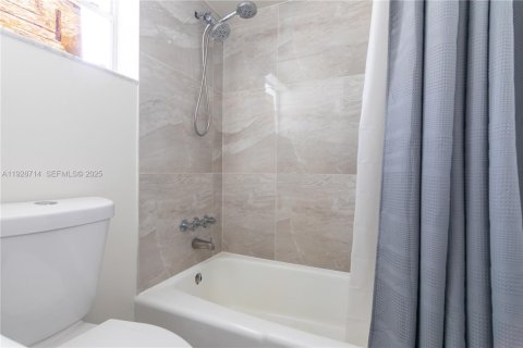 Condominio en venta en North Miami Beach, Florida, 1 dormitorio, 75.44 m2 № 1987194 - foto 21