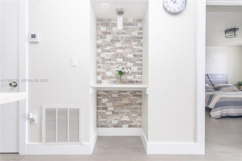 Condominio en venta en North Miami Beach, Florida, 1 dormitorio, 75.44 m2 № 1987194 - foto 9