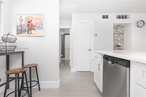 Condominio en venta en North Miami Beach, Florida, 1 dormitorio, 75.44 m2 № 1987194 - foto 6