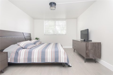 Condominio en venta en North Miami Beach, Florida, 1 dormitorio, 75.44 m2 № 1987194 - foto 16