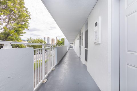 Condominio en venta en North Miami Beach, Florida, 1 dormitorio, 75.44 m2 № 1987194 - foto 24
