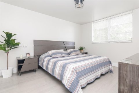 Condominio en venta en North Miami Beach, Florida, 1 dormitorio, 75.44 m2 № 1987194 - foto 15
