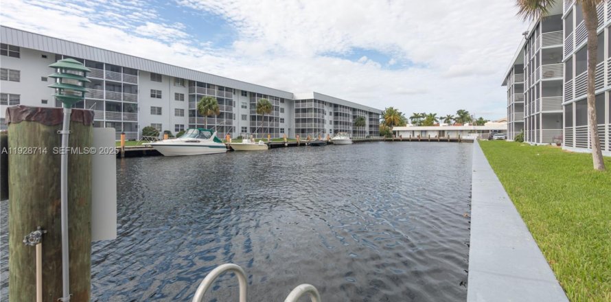 Condominio en North Miami Beach, Florida, 1 dormitorio  № 1987194