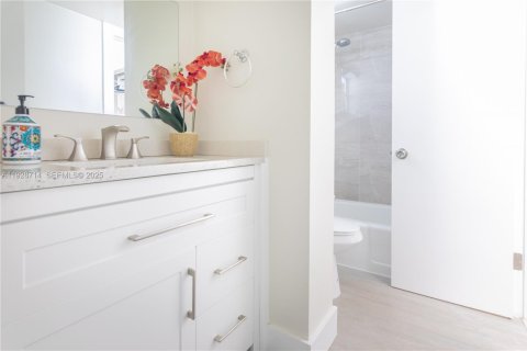 Condominio en venta en North Miami Beach, Florida, 1 dormitorio, 75.44 m2 № 1987194 - foto 23
