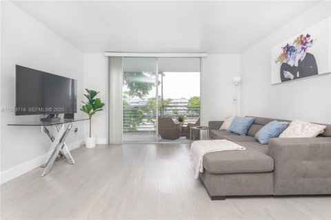 Condominio en venta en North Miami Beach, Florida, 1 dormitorio, 75.44 m2 № 1987194 - foto 3