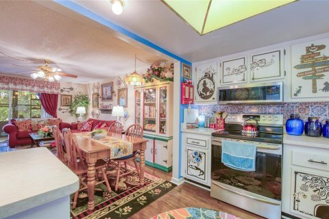 Condo in New Port Richey, Florida, 2 bedrooms № 2114676 - photo 14
