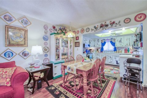 Condo in New Port Richey, Florida, 2 bedrooms № 2114676 - photo 10