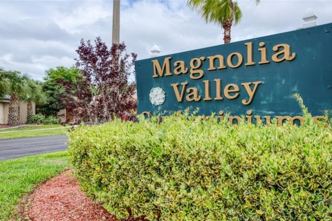 Condo in New Port Richey, Florida, 2 bedrooms № 2114676 - photo 2