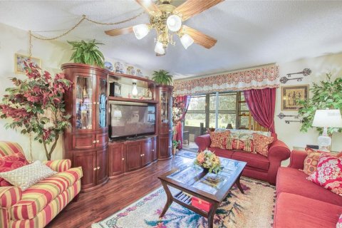 Condo in New Port Richey, Florida, 2 bedrooms № 2114676 - photo 18