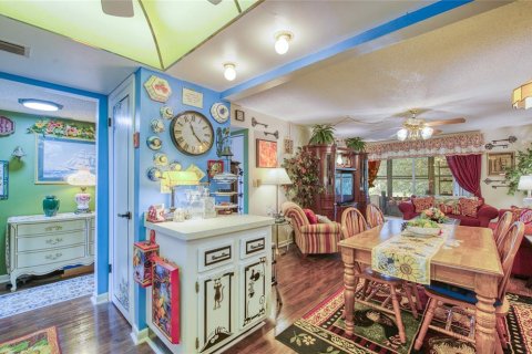 Condo in New Port Richey, Florida, 2 bedrooms № 2114676 - photo 15