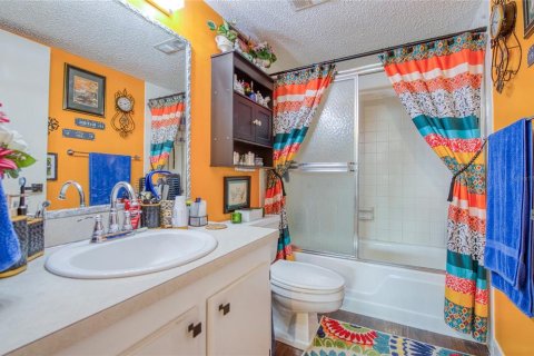 Condo in New Port Richey, Florida, 2 bedrooms № 2114676 - photo 24
