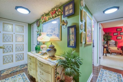 Condo in New Port Richey, Florida, 2 bedrooms № 2114676 - photo 8