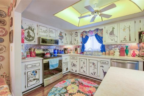 Condo in New Port Richey, Florida, 2 bedrooms № 2114676 - photo 12
