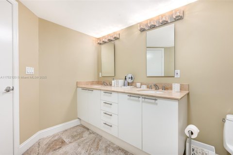 Condo in Sunny Isles Beach, Florida, 1 bedroom  № 1961517 - photo 18