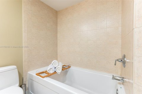 Condo in Sunny Isles Beach, Florida, 1 bedroom  № 1961517 - photo 19