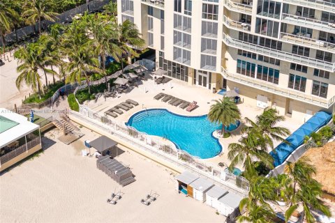 Condo in Sunny Isles Beach, Florida, 1 bedroom  № 1961517 - photo 25
