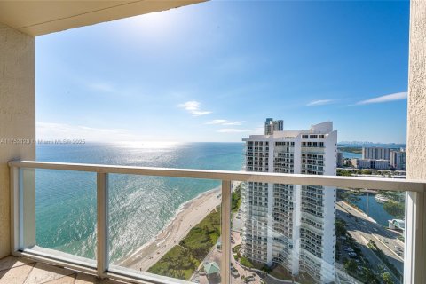 Condo in Sunny Isles Beach, Florida, 1 bedroom  № 1961517 - photo 17