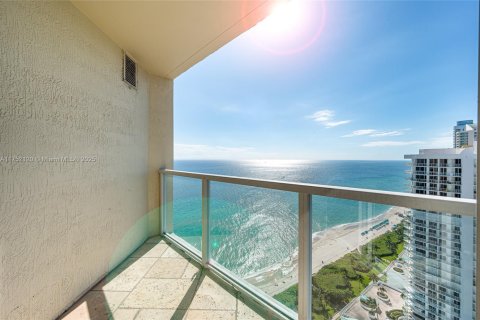Condo in Sunny Isles Beach, Florida, 1 bedroom  № 1961517 - photo 15