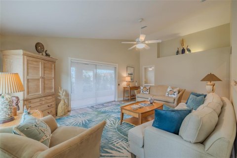 House in New Smyrna Beach, Florida 3 bedrooms, 146.51 sq.m. № 1434276 - photo 9