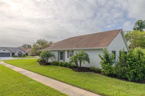 House in New Smyrna Beach, Florida 3 bedrooms, 146.51 sq.m. № 1434276 - photo 2