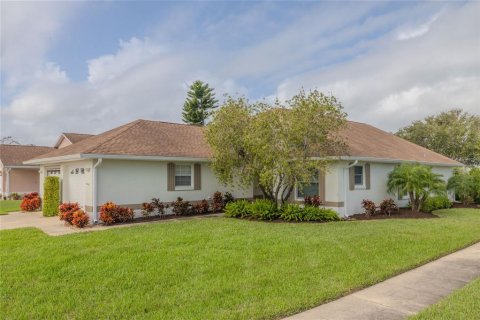 House in New Smyrna Beach, Florida 3 bedrooms, 146.51 sq.m. № 1434276 - photo 1