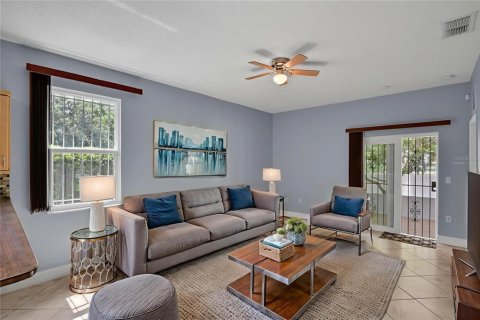 House in Orlando, Florida 3 bedrooms, 178.37 sq.m. № 1792042 - photo 10