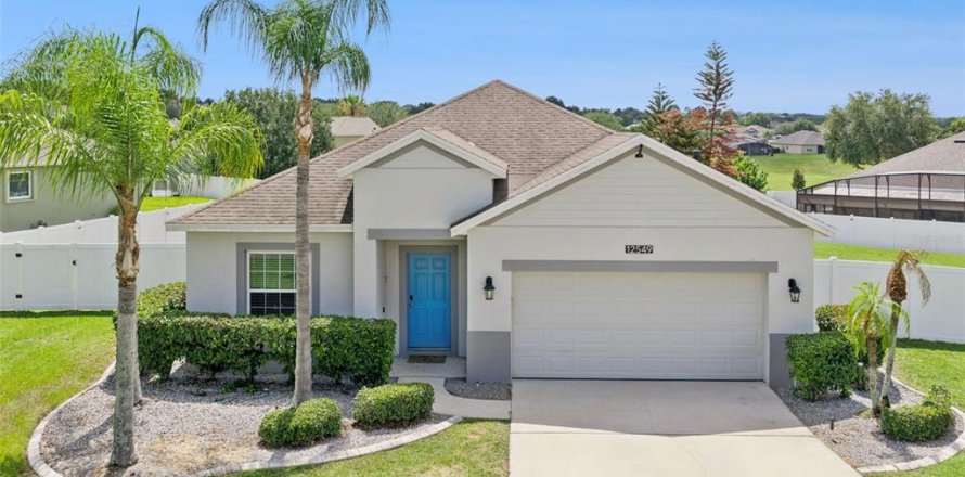 Villa ou maison à Clermont, Floride 4 chambres, 221.39 m2 № 2148382
