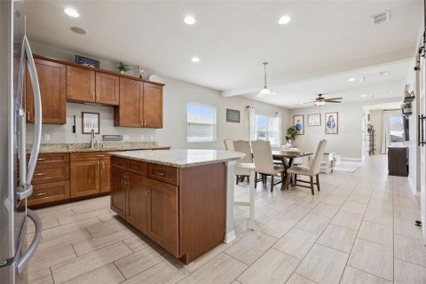 Villa ou maison à vendre à Clermont, Floride: 4 chambres, 221.39 m2 № 2148382 - photo 3