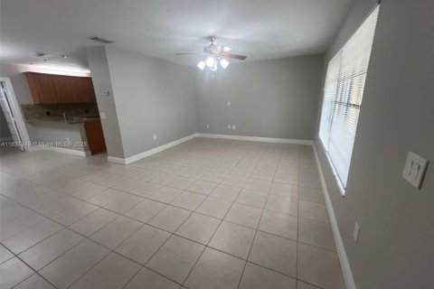 Casa en venta en Sunrise, Florida, 3 dormitorios, 142.79 m2 № 1823728 - foto 2