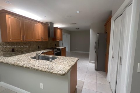 Casa en venta en Sunrise, Florida, 3 dormitorios, 142.79 m2 № 1823728 - foto 3