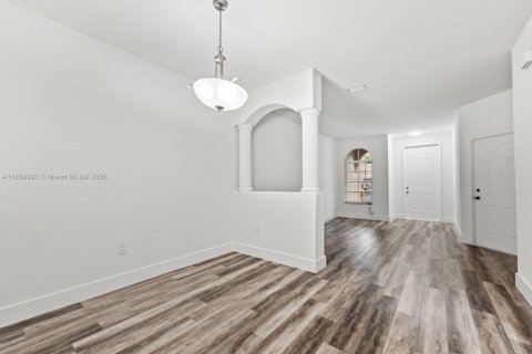 Touwnhouse à vendre à Homestead, Floride: 4 chambres, 172.05 m2 № 1981699 - photo 8