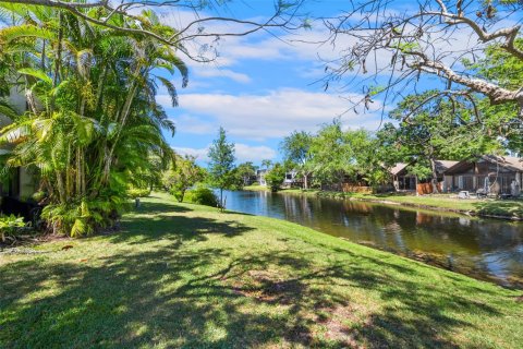 Townhouse in Plantation, Florida 3 bedrooms, 125.42 sq.m. № 1171234 - photo 1
