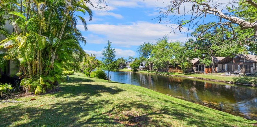 Townhouse in Plantation, Florida 3 bedrooms, 125.42 sq.m. № 1171234