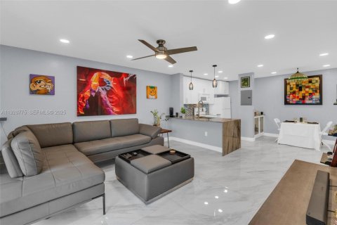 Copropriété à vendre à Miami, Floride: 2 chambres, 87.14 m2 № 1987424 - photo 13