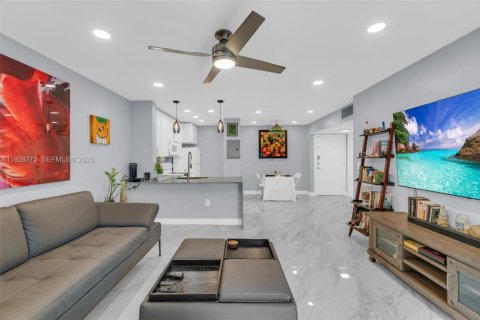 Copropriété à vendre à Miami, Floride: 2 chambres, 87.14 m2 № 1987424 - photo 2