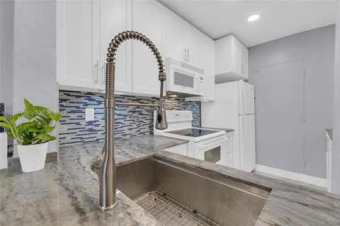 Copropriété à vendre à Miami, Floride: 2 chambres, 87.14 m2 № 1987424 - photo 20