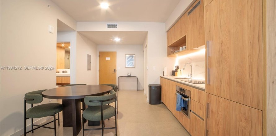 Condominio en Miami, Florida, 1 dormitorio  № 2155077