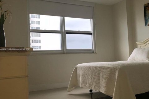 Copropriété à vendre à Hallandale Beach, Floride: 2 chambres, 92.9 m2 № 2013788 - photo 19