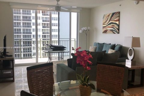 Copropriété à vendre à Hallandale Beach, Floride: 2 chambres, 92.9 m2 № 2013788 - photo 17