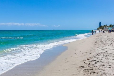 Copropriété à vendre à Hallandale Beach, Floride: 2 chambres, 92.9 m2 № 2013788 - photo 6