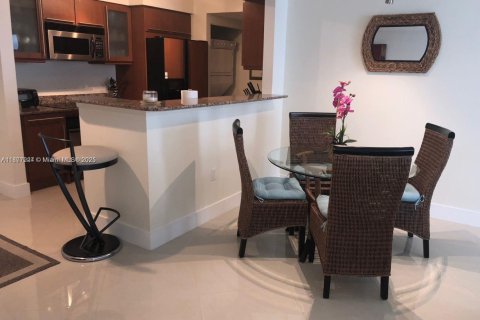 Copropriété à vendre à Hallandale Beach, Floride: 2 chambres, 92.9 m2 № 2013788 - photo 9