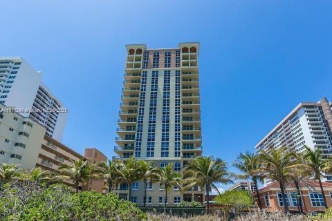 Copropriété à vendre à Hallandale Beach, Floride: 2 chambres, 92.9 m2 № 2013788 - photo 1
